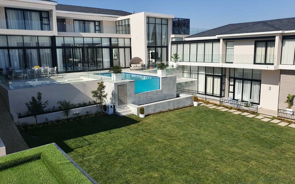 Discover Phoenix PoolView
