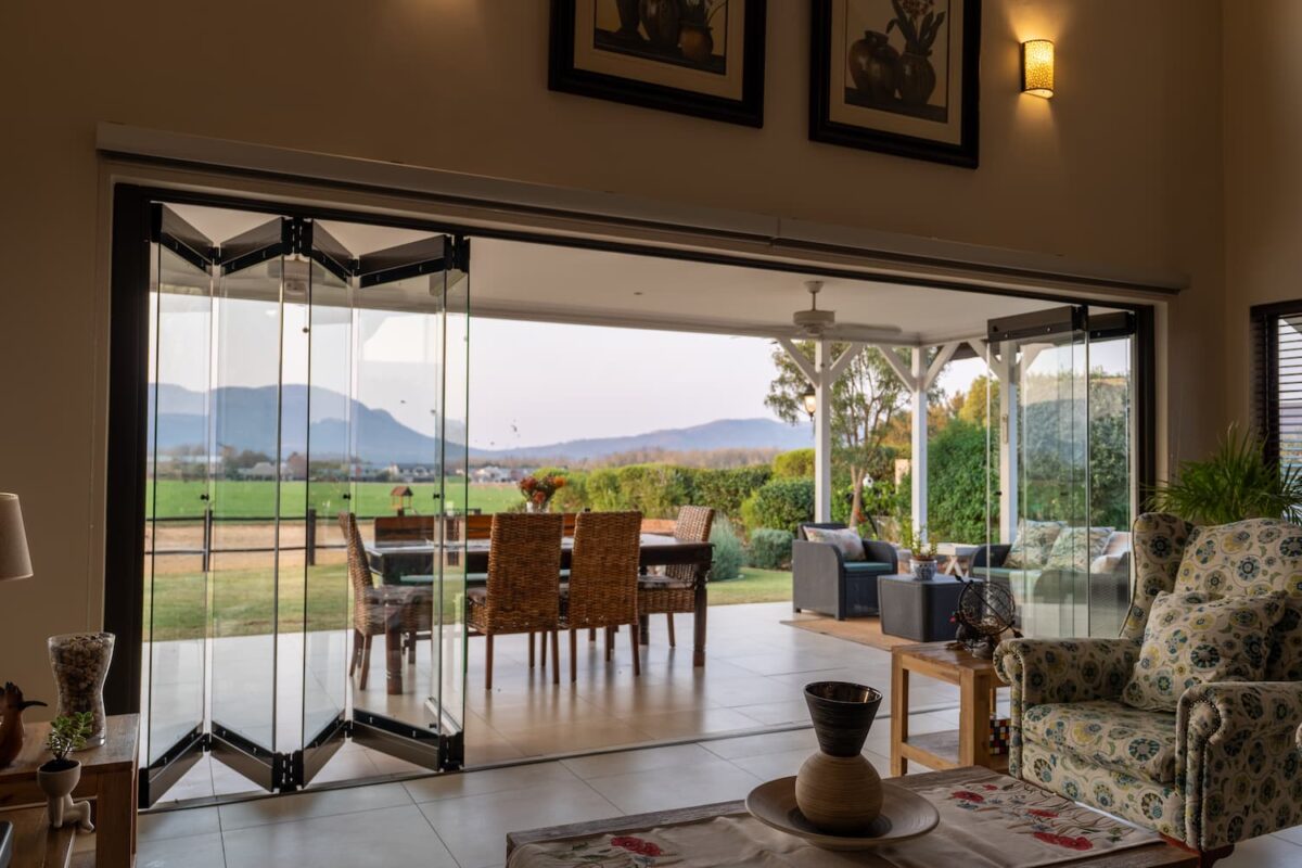 The Vida aluminium frameless door